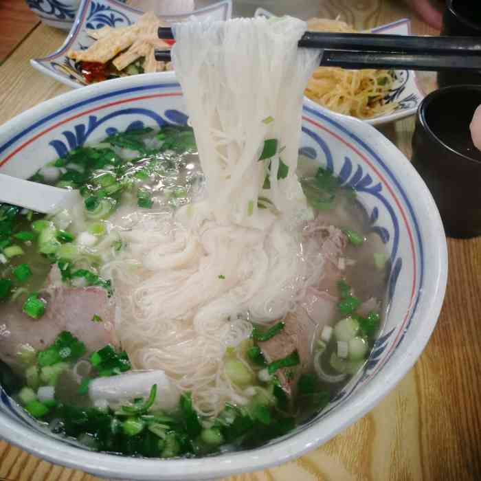 伊兰兴手工牛肉面-"终于来这家馆子,吃到了兰拉中的一窝丝,想.