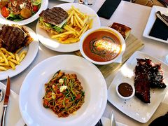 -Bully Hayes Restaurant & Bar