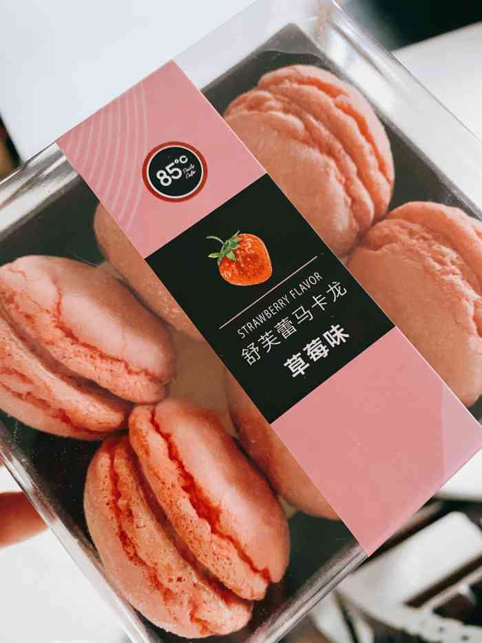 「舒芙蕾马卡龙」买了盒马卡龙,外皮有点硬,稍微甜了点.
