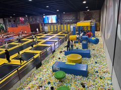 -极限Jump蹦床·新潮玩运动世界·室内乐园·团建·派对中心