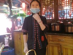 -野山舂·贵州现舂酸汤火锅(鸿通城店)