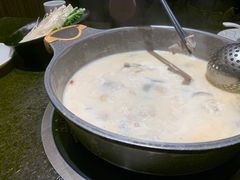 白花花的汤底-煲宫猪肚鸡(昆山金鹰国际购物中心店)