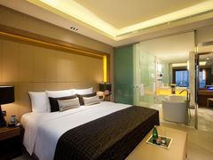 -上海滴水湖皇冠假日酒店