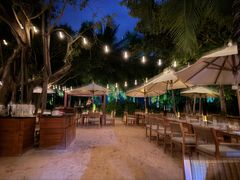 -三亚艾迪逊酒店·海滩烧烤 BARBACOA·现场乐队·浪漫晚餐·烧烤海鲜
