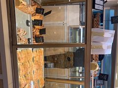 面包甜点陈列柜-Dough&Joe团憩(瑞虹天地月亮湾店)