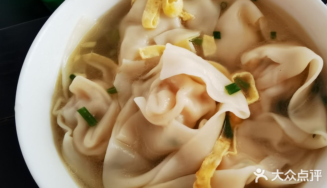 双蛋饼加里脊,豆沙小圆子,鲜肉馄饨,简单的午餐就这样