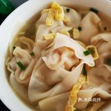 双蛋饼加里脊,豆沙小圆子,鲜肉馄饨,简单的午餐就这样