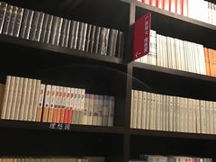 -钟书阁(松江泰晤士小镇店)