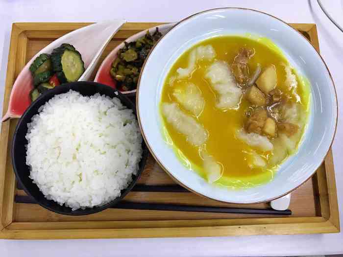 苏粤捞饭(苏州领汇店"前几日,好友抢到一个苏粤捞饭的套餐券,我.