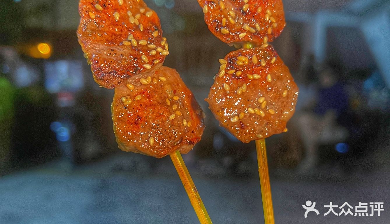 露天街边吃烤串才是厦门，白天肉铺晚上烤串