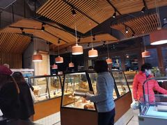 面包甜点陈列柜-Dough&Joe团憩(瑞虹天地月亮湾店)