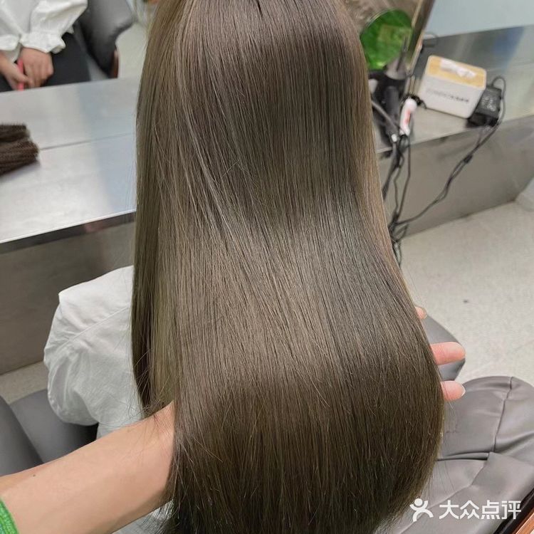 染了情敌会发愁的薄荷米棕色 越掉越好看 喔 