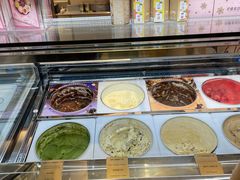 曲奇香奶品脱冰淇淋-哈根达斯(芳圆里店)