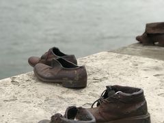 -多瑙河畔鞋履雕塑