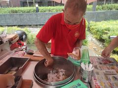 -詹爷爷乌节路街头冰淇淋