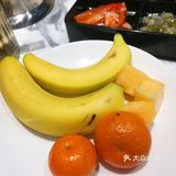 前菜、水果、生菜都是不限量自助，性价比不错