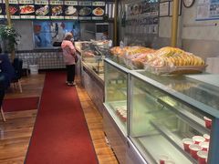 面包甜点陈列柜-贯贯吉·清真餐厅(浙江中路店)