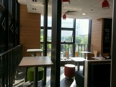 靠窗位-麦当劳(东苑丽宝商业广场店)