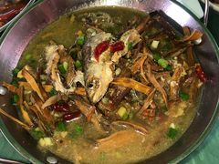 大山野菜参子鱼炖干笋-鱼乐岛餐厅·户外花园主题餐厅