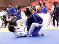 -菠萝格斗巴西柔术训练馆