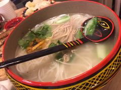 巍山扒肉米线-阿依云