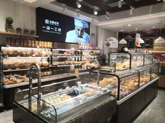 面包甜点陈列柜-金凤成祥(东直门现烤面包店)