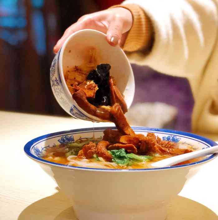 九龙面馆-"跟着点评走试了下家里附近的牛肉面(粉)."-大众点评移动版