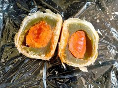 乌龙茶蛋黄酥-糖四角手工烘焙