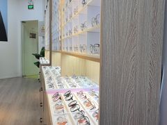 -天空之镜眼镜店蔡司依视路配镜授权零售店(望京颐堤港店)