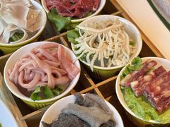 -茅草房·河畔园林火锅