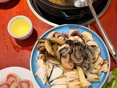 -菌之家·专业纯野生菌火锅·特色炒菌