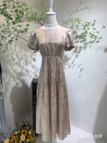 我平时在附近上班 今天中午去金轮附近吃饭 正好在楼下