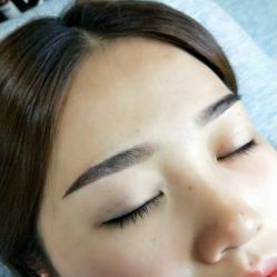 -一个差评成就的纹眉店