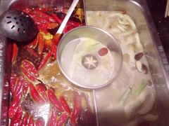 菌菇麻辣鸳鸯锅中锅-渝利重庆火锅