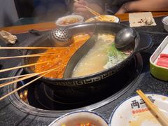 -两三事小郡肝串串香火锅(桂庙店)