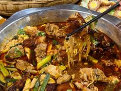 -爆炸头阿姨小四川正宗川味小吃(无任何分店)