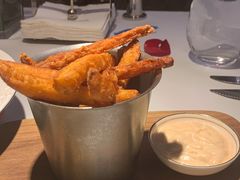 番薯条配自制调味酱-燃扒房Steakhouse(皇庭店)