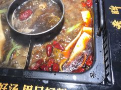 -老牌坊云南鱼豆花火锅(哈西万达店)