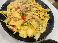 泡椒肉丝炒刀削-吃不亏特色包子(三峡广场店)