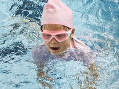 -梦翔龙湖滟澜山游泳俱乐部