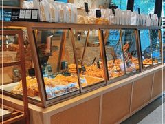 面包甜点陈列柜-Dough&Joe团憩(瑞虹天地月亮湾店)