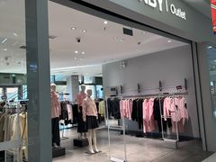 -百年港湾奥特莱斯(香炉礁店)