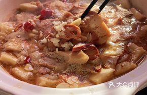 Braised Pork Offal with Fire Cake in Clay Pot