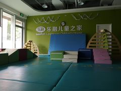 -乐融婴幼儿成长中心(四季青校区)