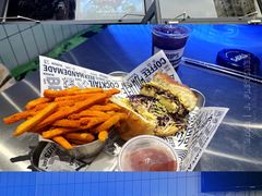 门面-TRIPS BURGER(大钟寺店)
