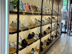 -红太阳鞋城(三店)