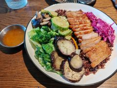 美奈香茅猪颈肉谷物碗-FUNFUN有饭花园聚会餐厅