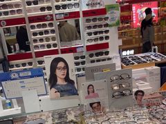 -美式眼镜·授权蔡司.依视路.尼康.豪雅.明月(人民广场店)