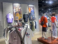 -adidas(滔搏朝阳大悦城店)
