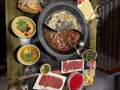 -宽板凳老灶火锅(台湾街店)